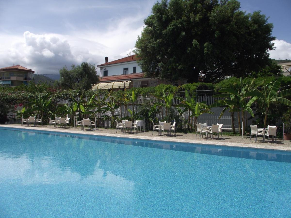 Al Borgo Village Pietra Ligure Extérieur photo